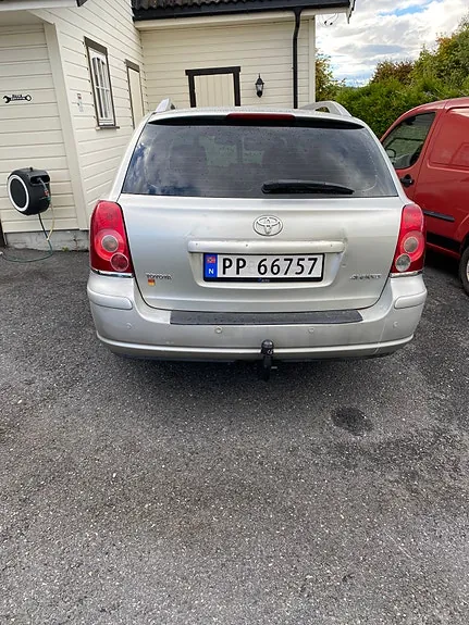 Toyota Avensis 2006 photo 2