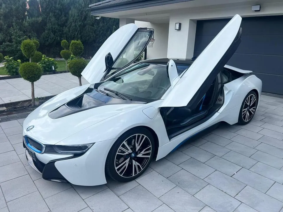 BMW I8