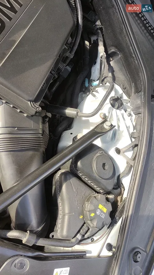 BMW 5 Series 2015 photo 2