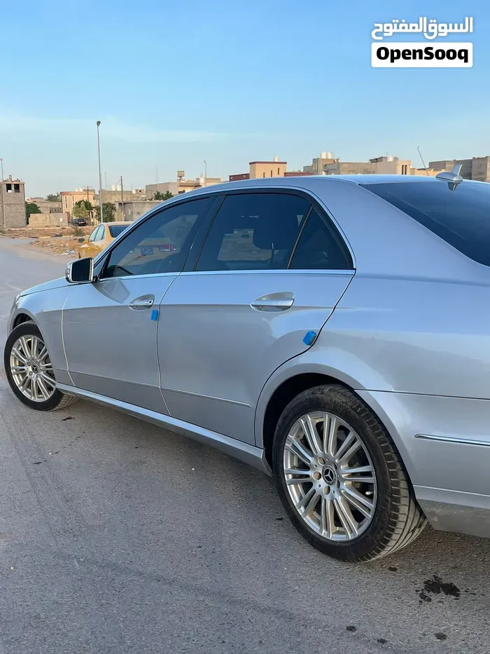 Mercedes-Benz E 300 2011 photo 2
