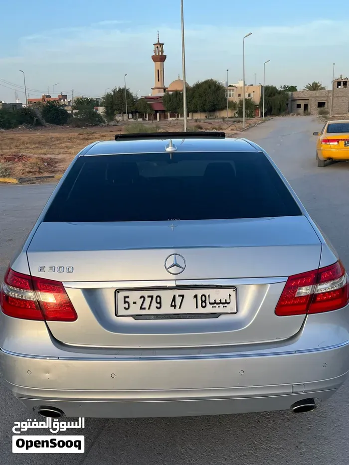 Mercedes-Benz E 300 2011 photo 4