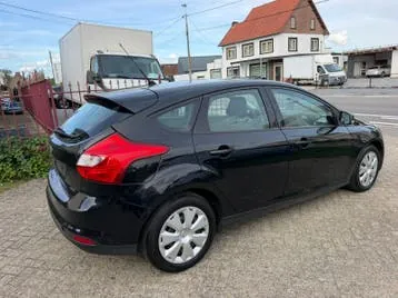 Ford Focus 2012 photo 2