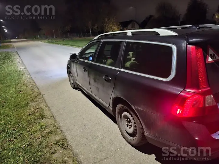 Volvo V70 2009 photo 2