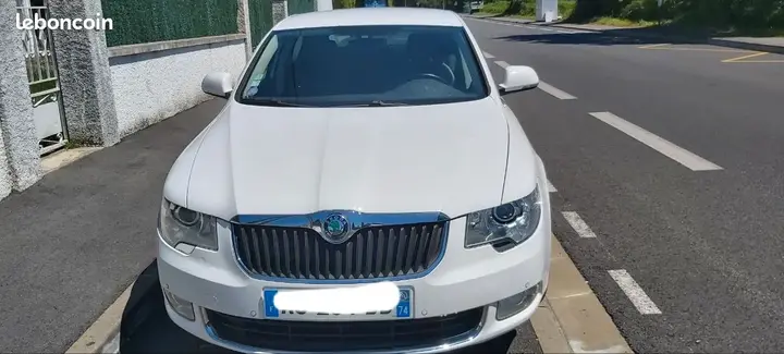 Skoda Superb 2010 photo 3