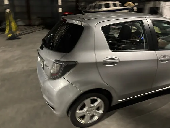 Toyota Yaris 2013 photo 2