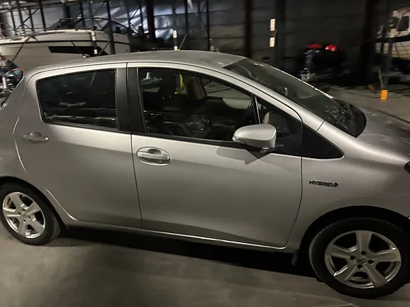 Toyota Yaris 2013 photo 4