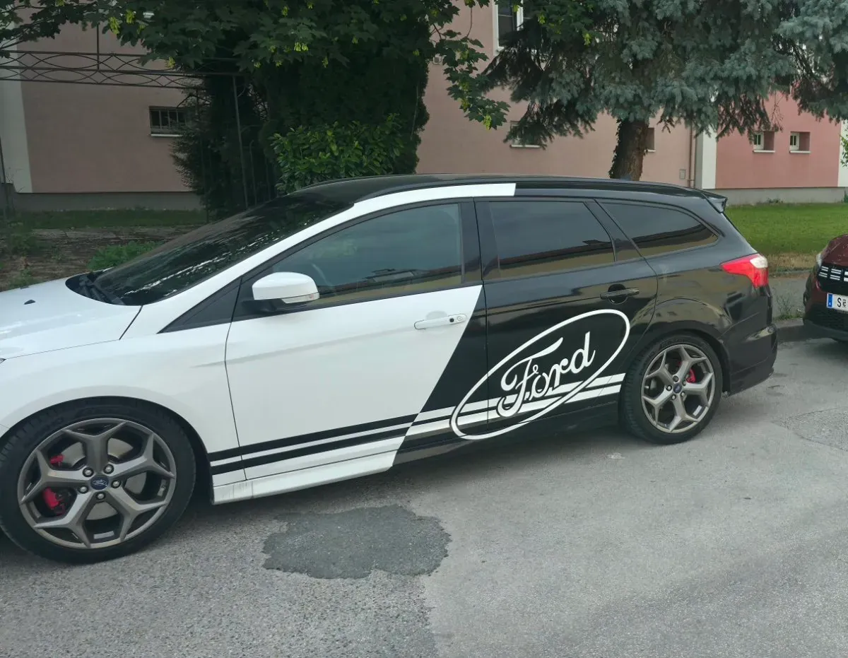 Ford Focus 2012 photo 2