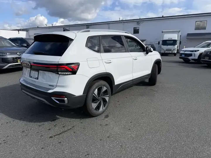 Volkswagen Taos 2026 photo 4