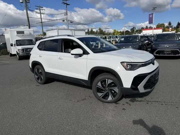 Volkswagen Taos 2026 photo 2