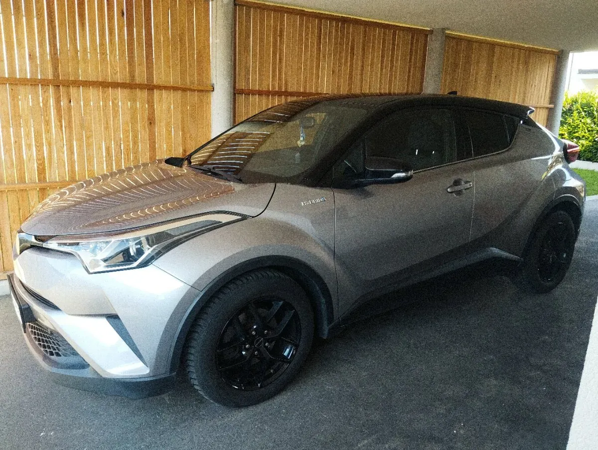 Toyota C-Hr 2018 photo 2