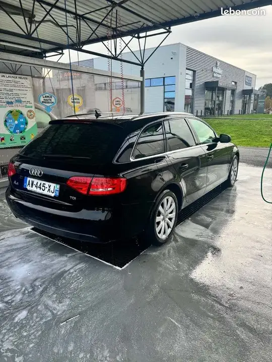 Audi A4 2010 photo 3