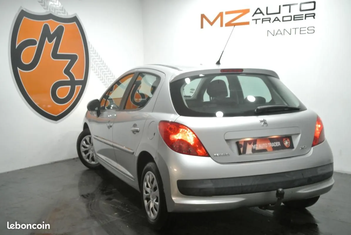 Peugeot 207 2011 photo 4