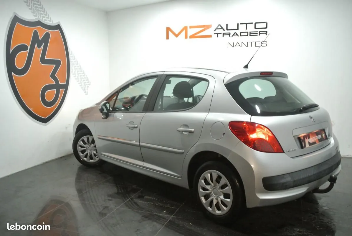 Peugeot 207 2011 photo 3