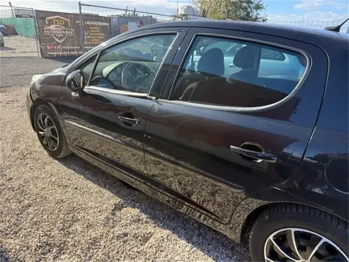 Peugeot 207 2008 photo 3