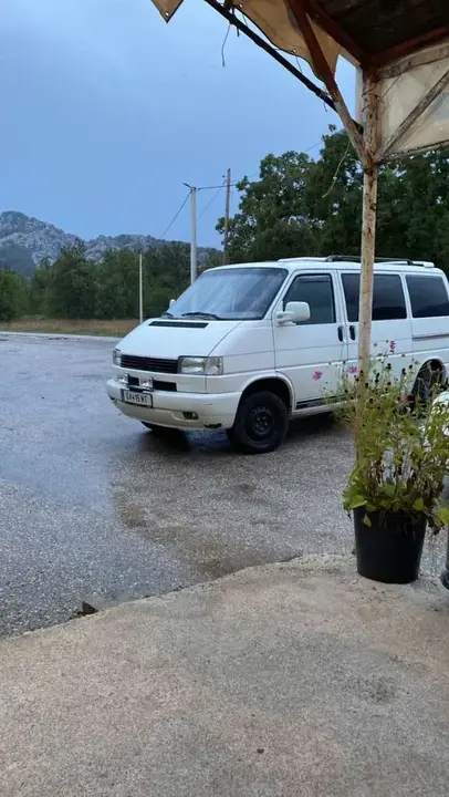 Volkswagen T4 1998 photo 2