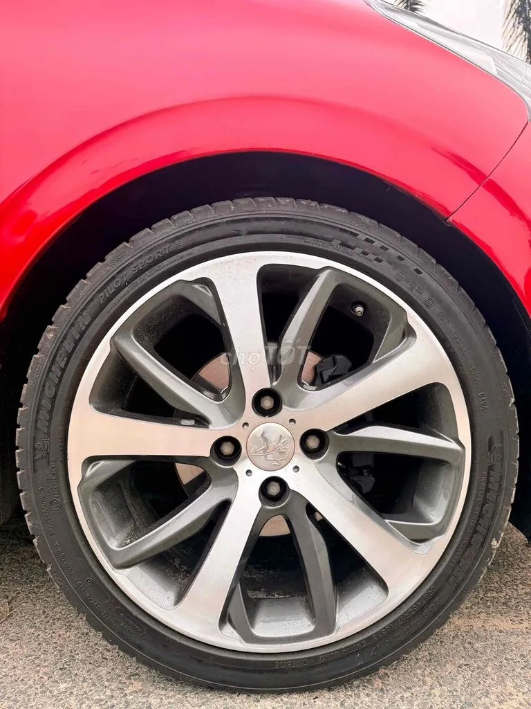 Peugeot 208 2015 photo 5