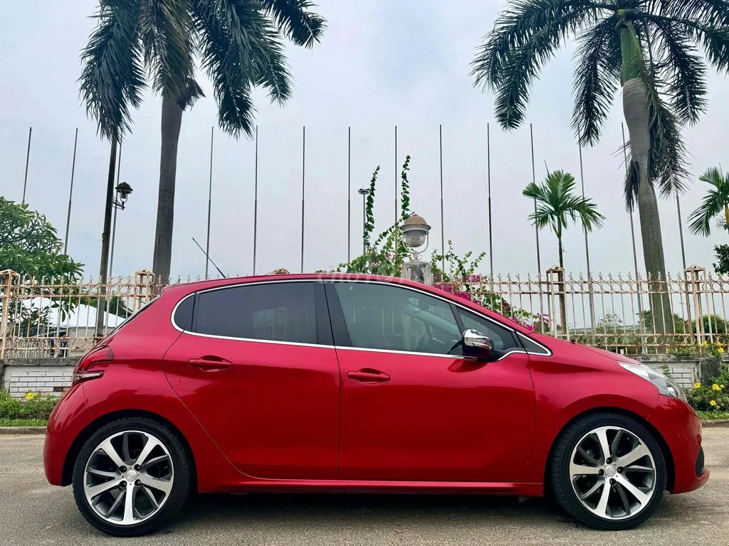 Peugeot 208 2015 photo 2