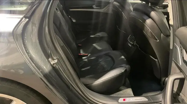 Audi S8 2012 photo 3
