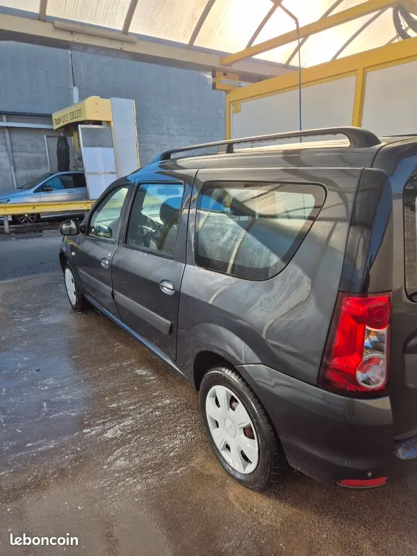 Dacia Logan 2010 photo 2