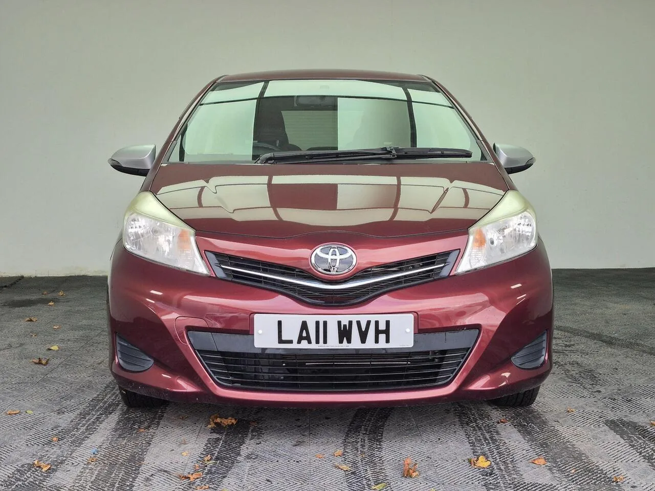 Toyota Yaris 2011 photo 2