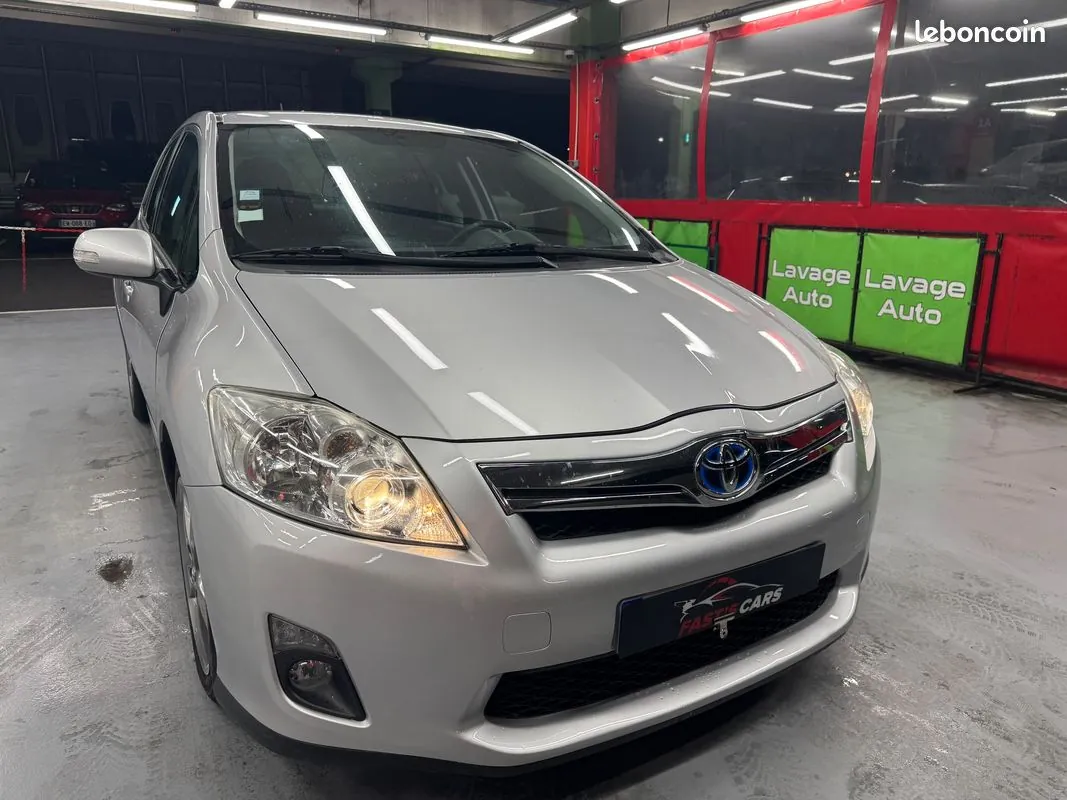 Toyota Auris 2012 photo 2