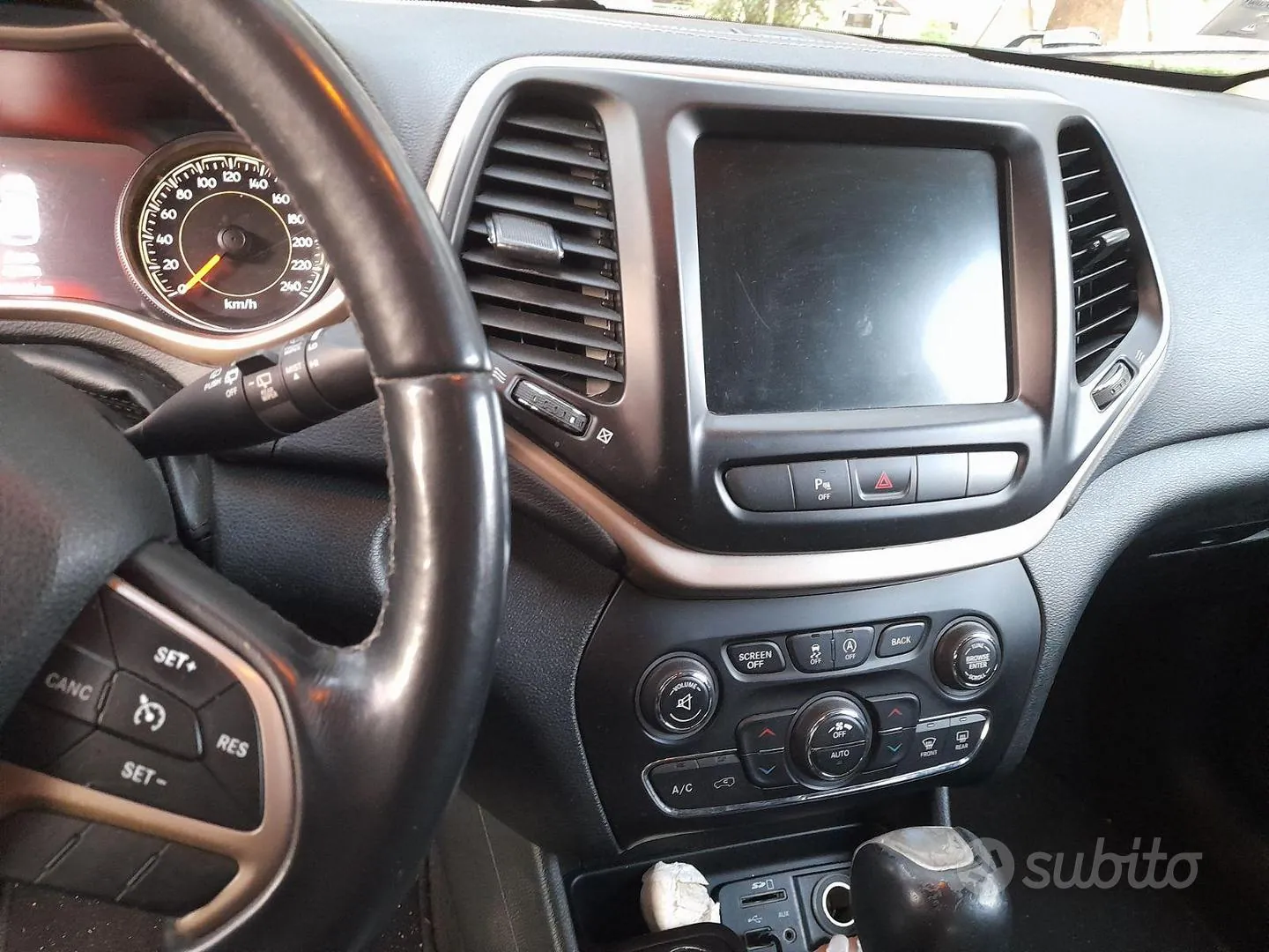 Jeep Cherokee 2015 photo 3