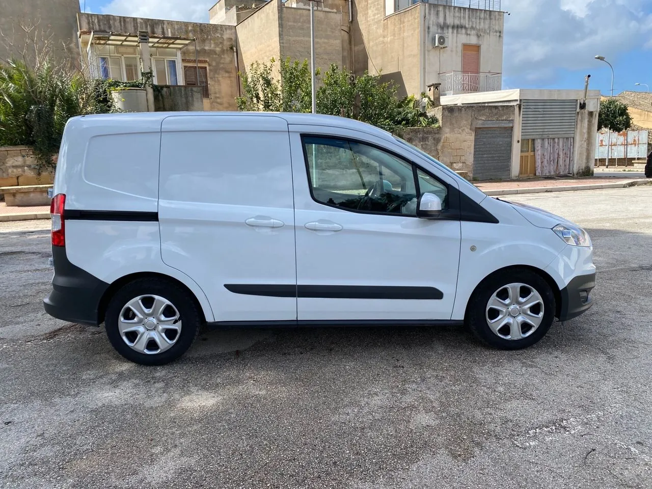 Ford Tourneo Courier 2015 photo 4
