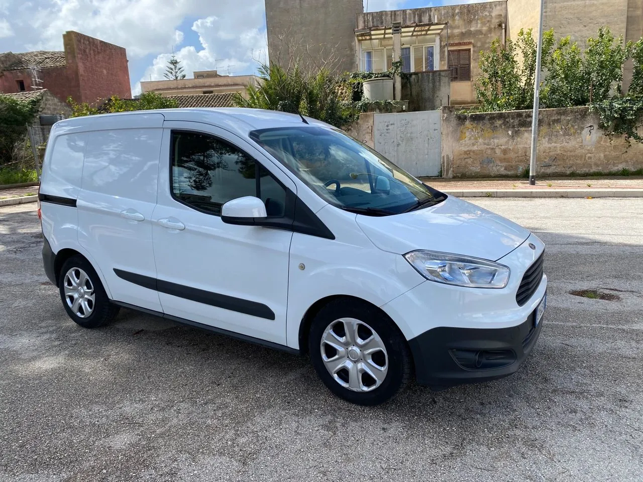 Ford Tourneo Courier 2015 photo 3