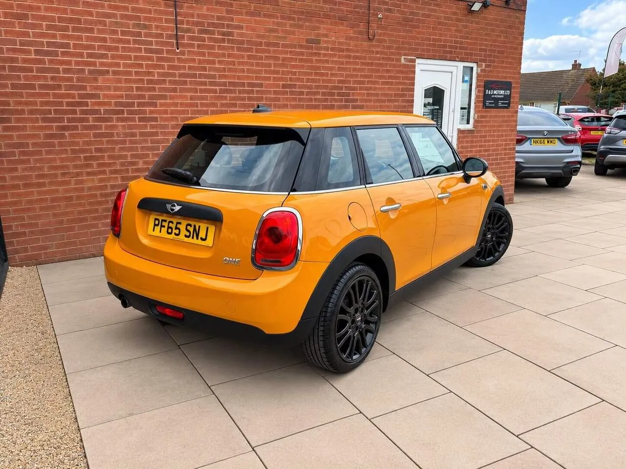 Mini One 2015 photo 2