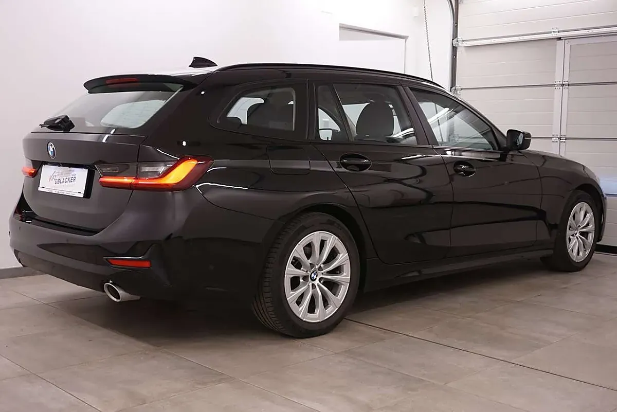BMW 3 Series 2022 photo 2