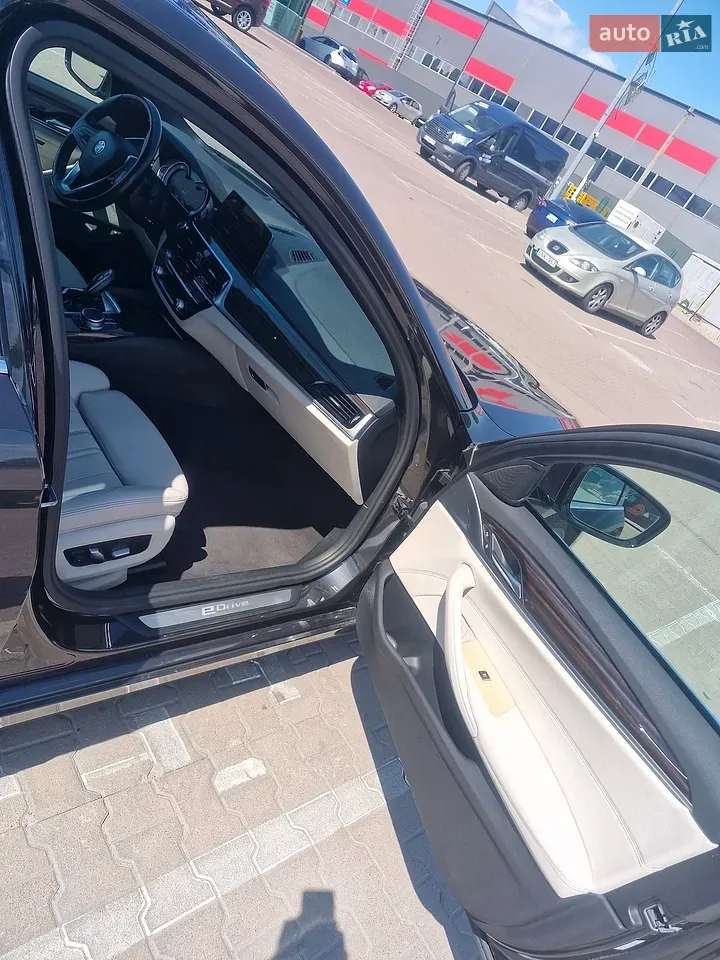BMW 5 Series 2017 photo 2