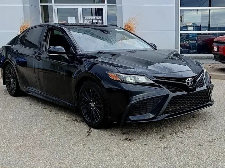 Toyota Camry 2022 photo 2