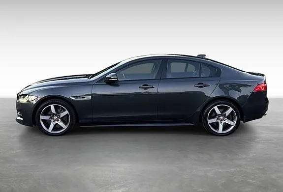 Jaguar Xe 2017 photo 4