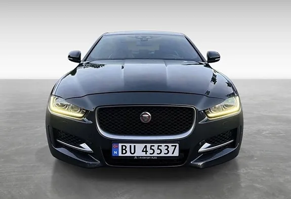 Jaguar Xe 2017 photo 2