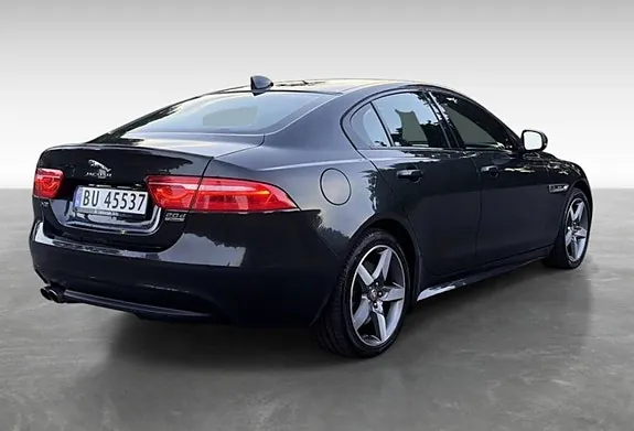 Jaguar Xe 2017 photo 5