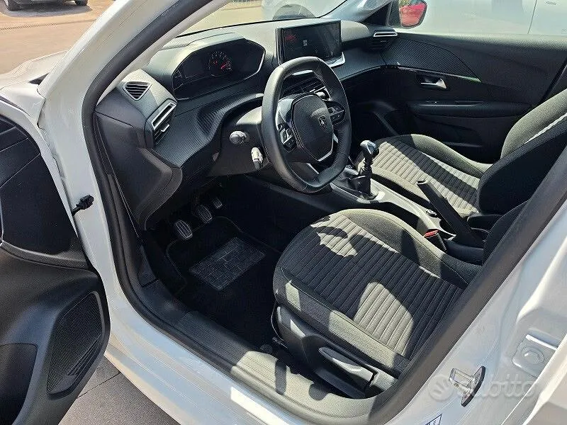 Peugeot 208 2024 photo 5