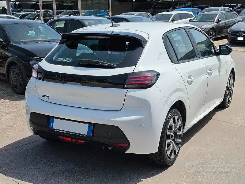 Peugeot 208 2024 photo 3