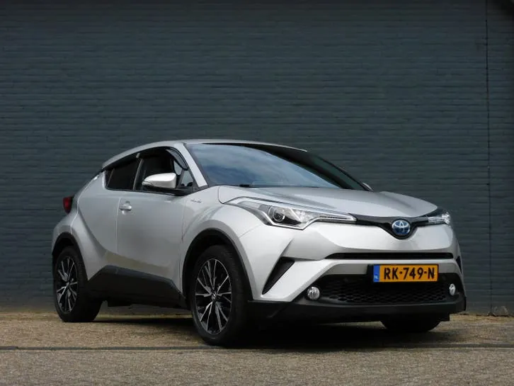 Toyota C-Hr 2017 photo 2