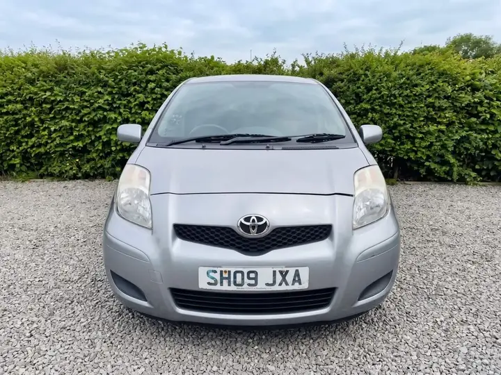 Toyota Yaris 2009 photo 2