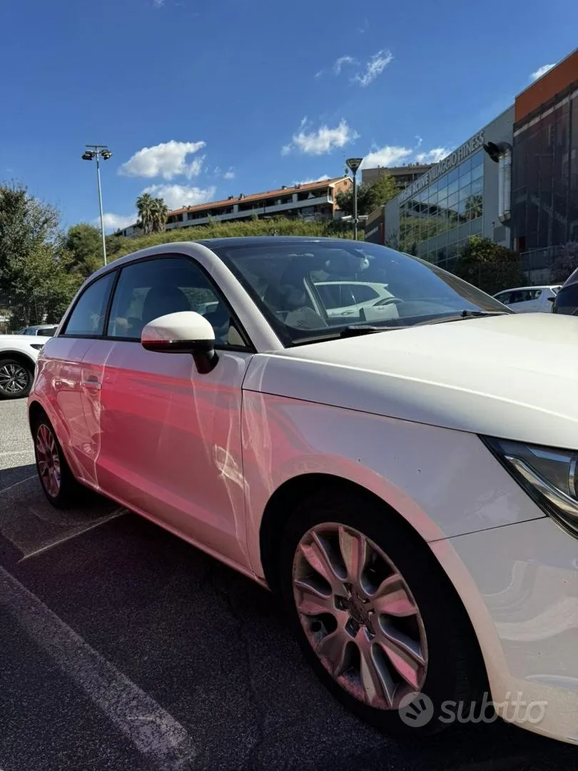 Audi A1 2011 photo 2
