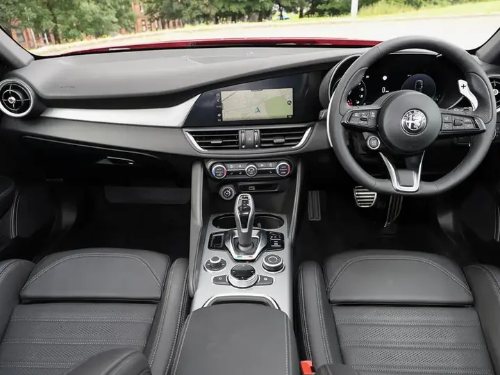 Alfa Romeo Giulia 2026 photo 3
