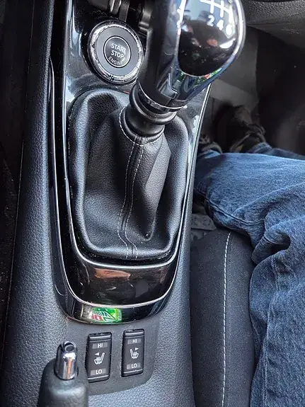 Nissan Pulsar 2014 photo 2