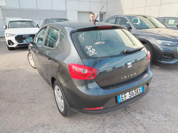 Seat Ibiza 2011 photo 2