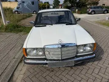Mercedes-Benz Série 200