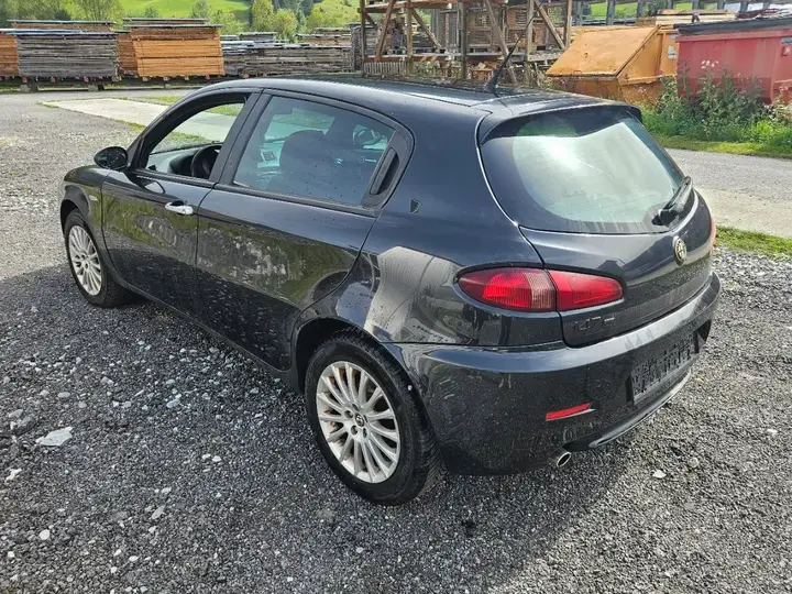 Alfa Romeo 147 2008 photo 3
