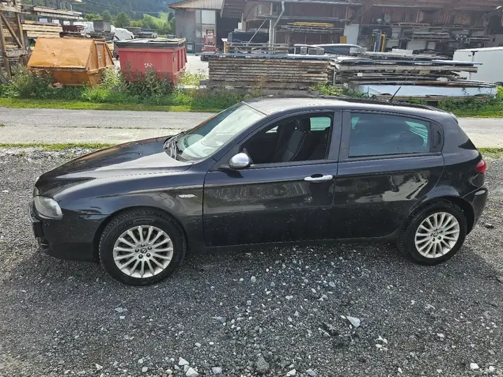 Alfa Romeo 147 2008 photo 2