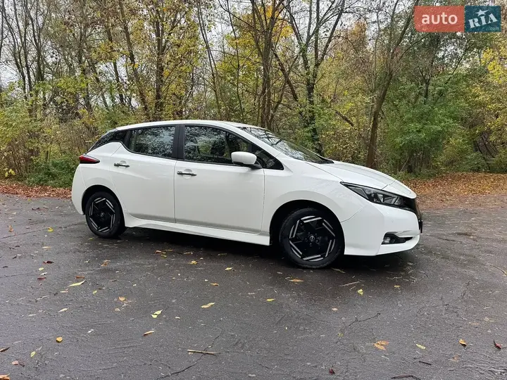 Nissan Leaf 2023 photo 4