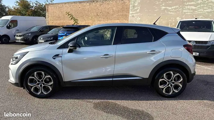 Renault Captur 2021 photo 2