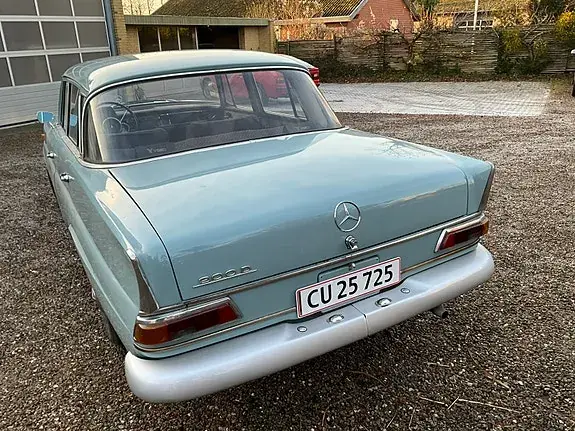 Mercedes-Benz 200 1967 photo 3