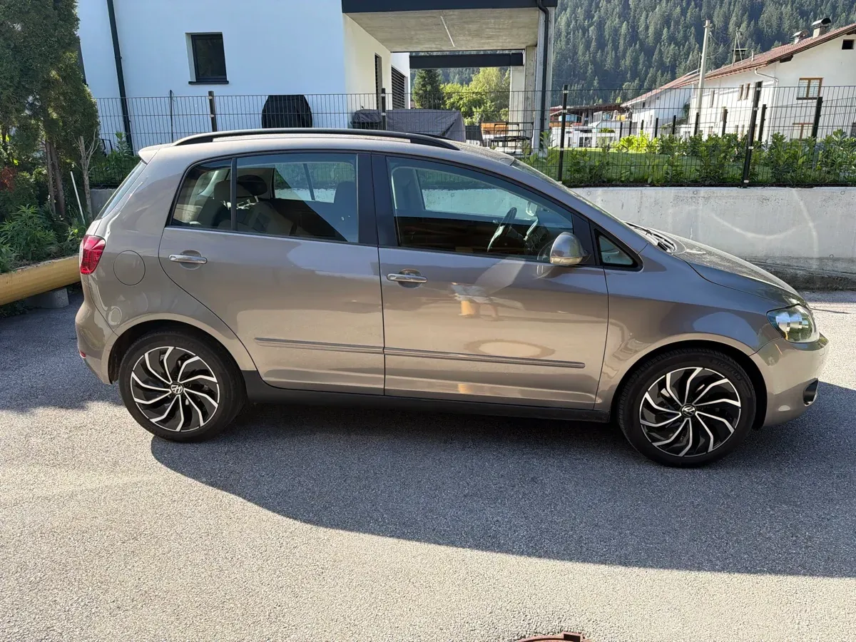 Volkswagen Golf 2012 photo 2